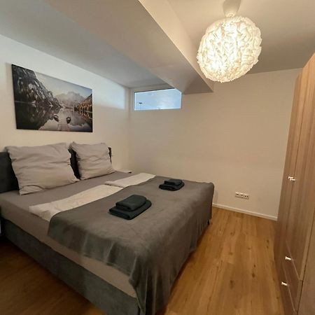 Traumhafte Business & Relax Wohnung Direkt Im Stadtkern Oettingens By Elation Homes Oettingen in Bayern Bagian luar foto