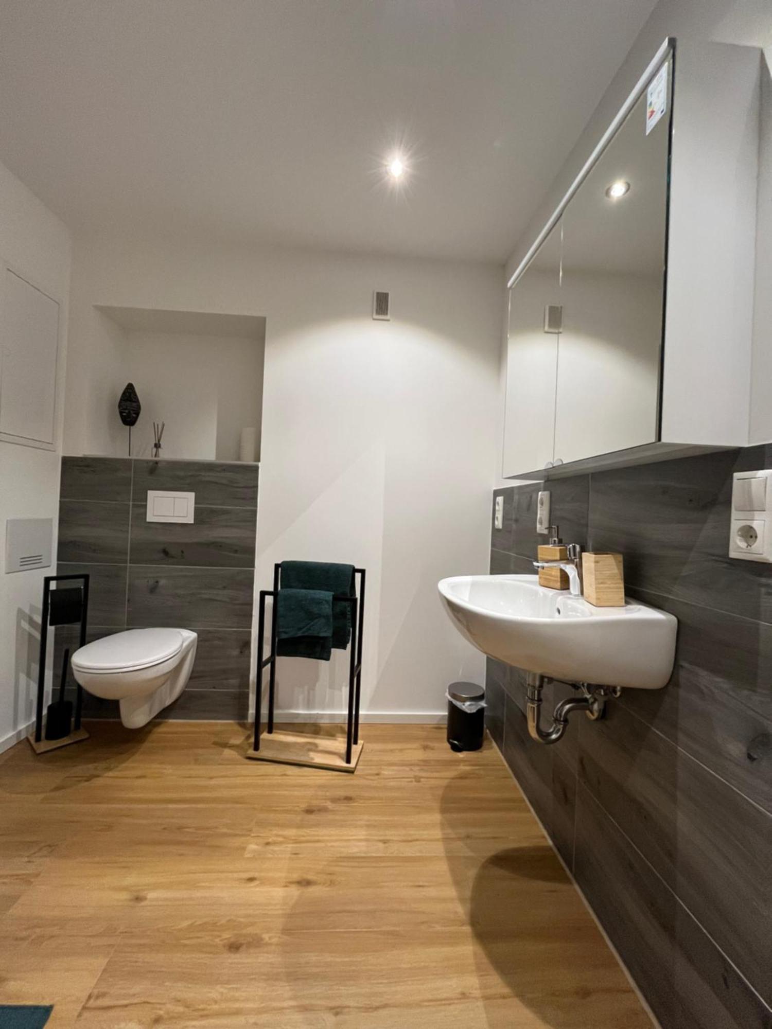 Traumhafte Business & Relax Wohnung Direkt Im Stadtkern Oettingens By Elation Homes Oettingen in Bayern Bagian luar foto